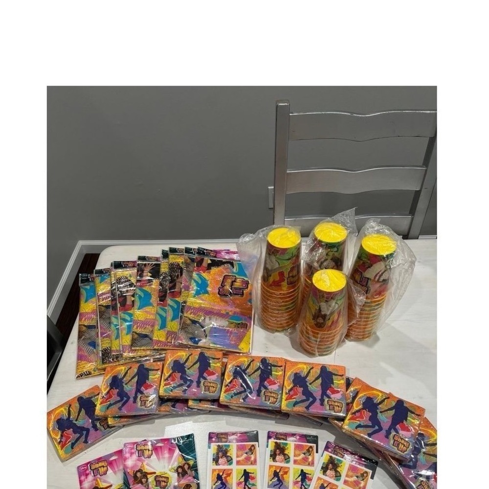 Brand new!‎ SHAKE IT UP party pack